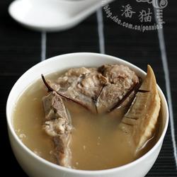 鸡骨草冬笋煲骨汤的做法[图]
