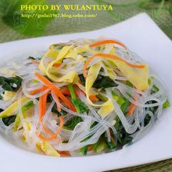 多彩凉拌菠菜的做法[图]