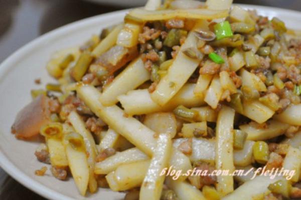 酸豆角肉末炒粉利