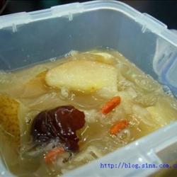 银耳雪梨梨糖水的做法[图]