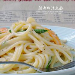 鸡肉白汁意面的做法[图]