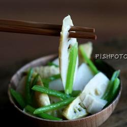 春笋炒香芹的做法[图]