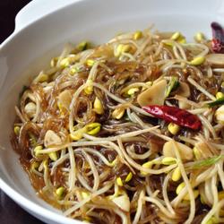 黄豆芽炒粉条的做法[图]