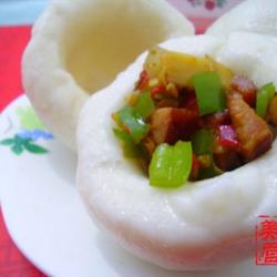 剁椒腊肉酸笋配白面窝窝的做法[图]