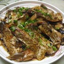 红葱头焖鱼腩的做法[图]