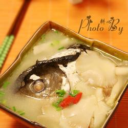 海鲜菇鱼头汤的做法[图]