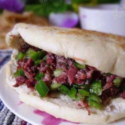 五香驴肉夹馍的做法[图]