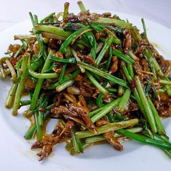 野蒜苗炒肉丝的做法[图]