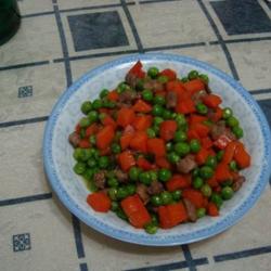 胡萝卜豌豆炒肉丁的做法[图]