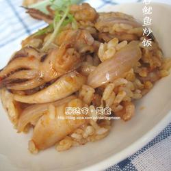 蒜蓉鱿鱼炒饭的做法[图]