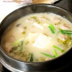乌鱼骨豆腐丸子泡菜汤的做法[图]