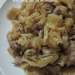 梅菜芯炒肉丁的做法[图]