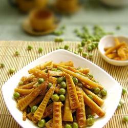碗豆焖笋的做法[图]