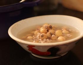 鲜莲子瘦肉水