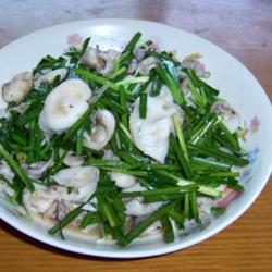 嫩韭菜炒墨鱼仔的做法[图]