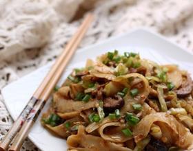 白菜肉丝炒刀削面[图]