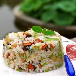 素鱼素鸡粒炒米饭的做法[图]