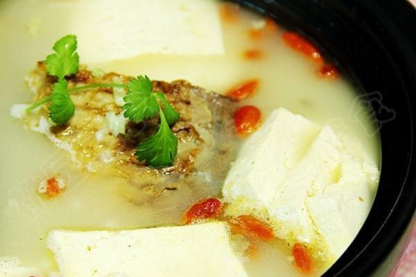 奶白鱼香豆腐汤