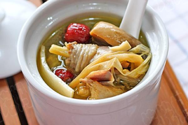 山笋野菌土鸡汤