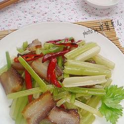 腊肉炒芹菜的做法[图]