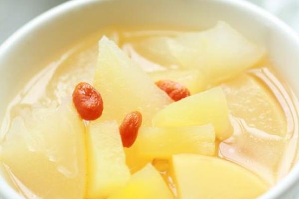 冰糖梨子银耳羹