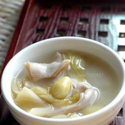 白果酸菜猪肚汤的做法[图]