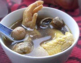 无花果姬松茸炖鸡汤