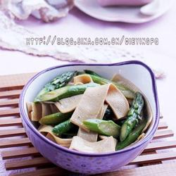 蘆筍炒豆皮的做法[圖]