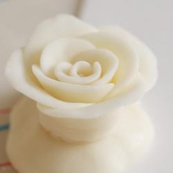 白色巧克力玫瑰花的做法[图]