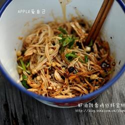 虾油豉香鸡丝拌金针菇的做法[图]