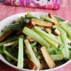 西芹豆干的做法[图]