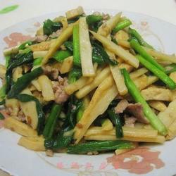 春笋韭菜肉丝小炒的做法[图]
