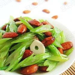 杏仁炒西芹的做法[图]