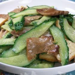 黄瓜炒花菇的做法[图]