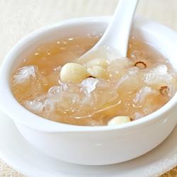 银耳莲子羹的做法[图]