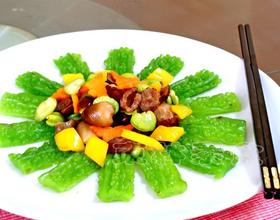 红枣草菇伴苦瓜