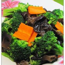 花椰菜炒木耳的做法[图]