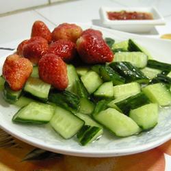 草莓黄瓜的做法[图]