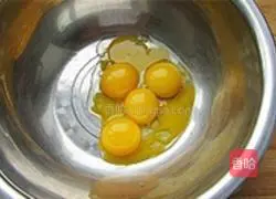 七月花朵蛋糕的做法图解1