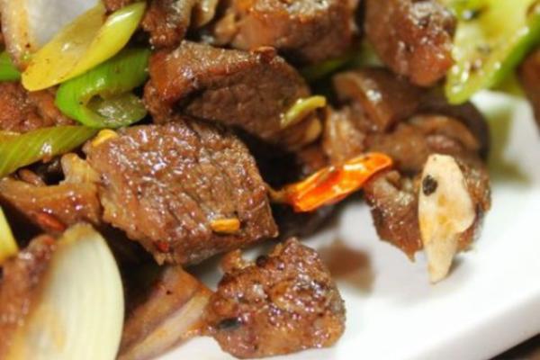 孜然羊肉粒