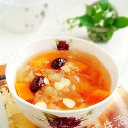 杏仁银耳炖木瓜的做法[图]