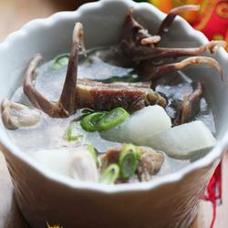 咸排骨鸭舌萝卜汤的做法[图]