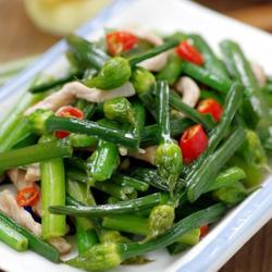 鲜嫩韭花炒肉丝的做法[图]