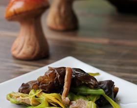 小炒木耳黄花菜