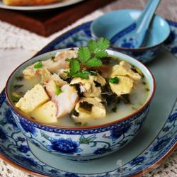 雪菜豆腐炖鱼头的做法[图]