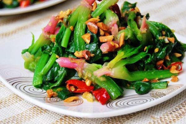 花生拌红根菠菜