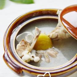 排骨鸡手薏米栗仁汤的做法[图]