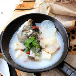 天麻鱼头汤的做法[图]