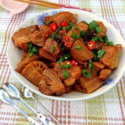 南乳莲藕煮排骨的做法[图]