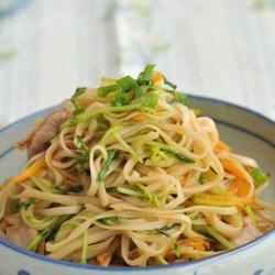 葱香蚝油粤式炒面的做法[图]